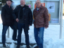 Drei Presbyter vor dem neuen Schaukasten am Gemeindezentrum "mittendrin" 19.01.2017