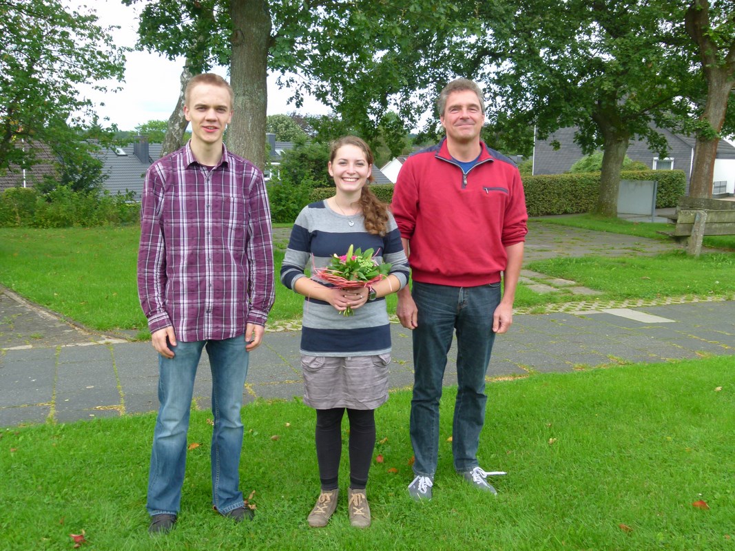 Glückwünsche und Blumen zu Beginn des ersten Arbeitstages am 18. August