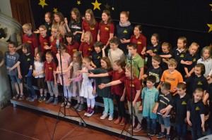 Der Kinderchor beim Unicef-Konzert "Damit Kinder leben können"