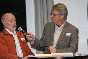 Flüchtlingsbeauftragter der Ev. Kirchengemeinde Burbach Hans-Peter Ginsberg (links) im Gespräch mit Ulrich Schlappa.