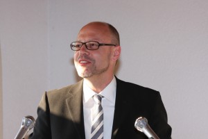 Oberkirchenrat Dr. Arne Kupke hob hervor, dass sich auch das Kirchenrecht am Evangelium zu orientieren habe. Er ging auf die Bedeutung der Presbyterial-Synodalen Ordnung ein und darauf, dass Leitung in der Evangelischen Kirche immer gemeinschaftlich erfolgt.