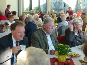 Gute Gespräche beim Kaffeetrinken