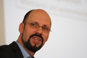 Pfarrer Hans Jörg Federmann berichtete über die Erfahrungen des Betrieblichen Gesundheitsmanagements im Ev. Kirchenkreis Hattingen/Witten.