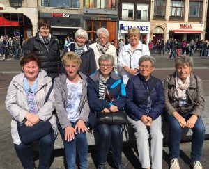 Eine reiselustige Gruppe ... in Amsterdam