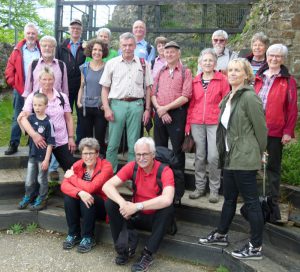 Burgruine Windeck: Lächeln für das Gruppenfoto